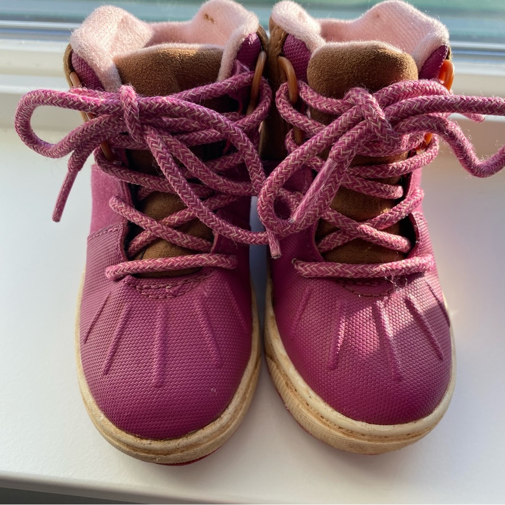 OshKosh B’gosh Toddler Winter Boots Pink Lace-Up Size 5